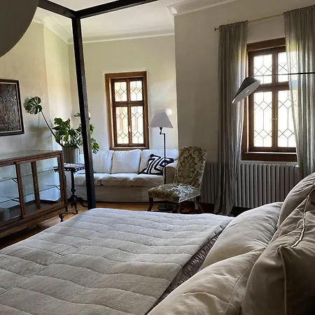 Holiday home Urlaub Im Wasserschloss Irmelshausen Hochheim